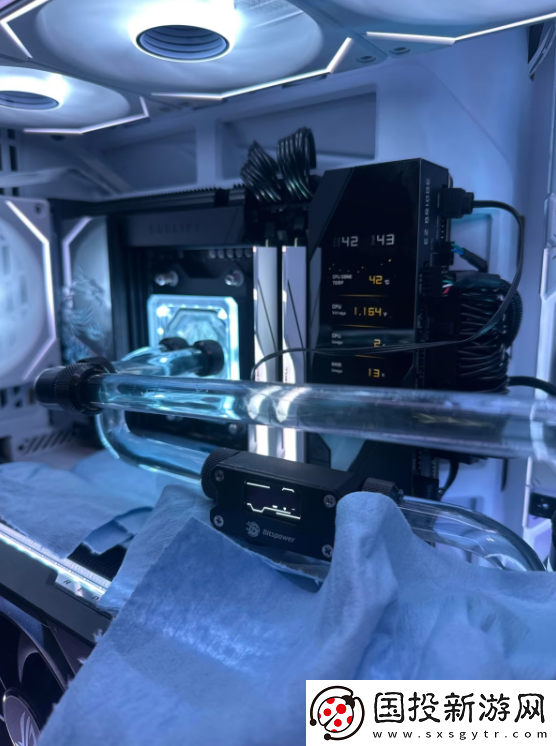 網(wǎng)友用熨斗+細(xì)線撬開(kāi)9950X3D散熱蓋！真大力出奇跡!