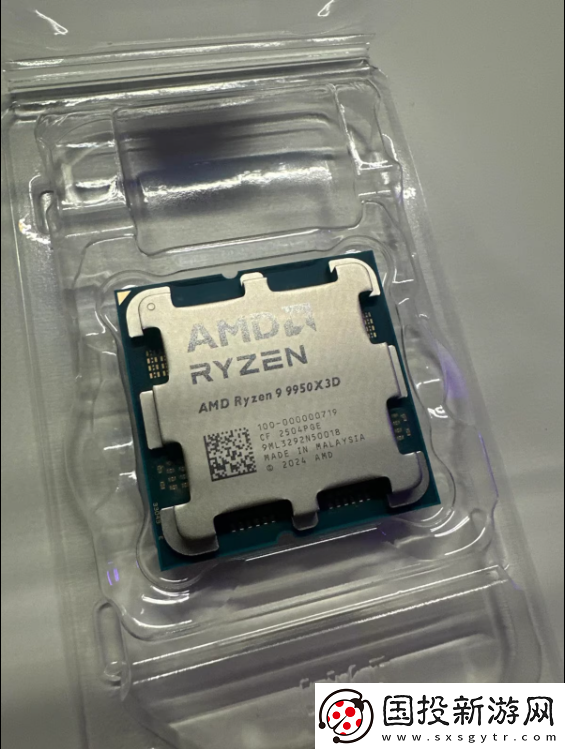 網(wǎng)友用熨斗+細(xì)線撬開(kāi)9950X3D散熱蓋！真大力出奇跡!