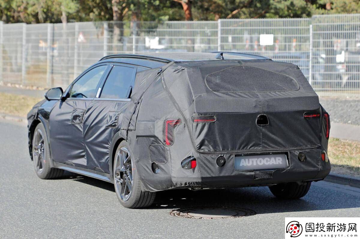 起亞K4旅行版原型車現(xiàn)身歐洲路測