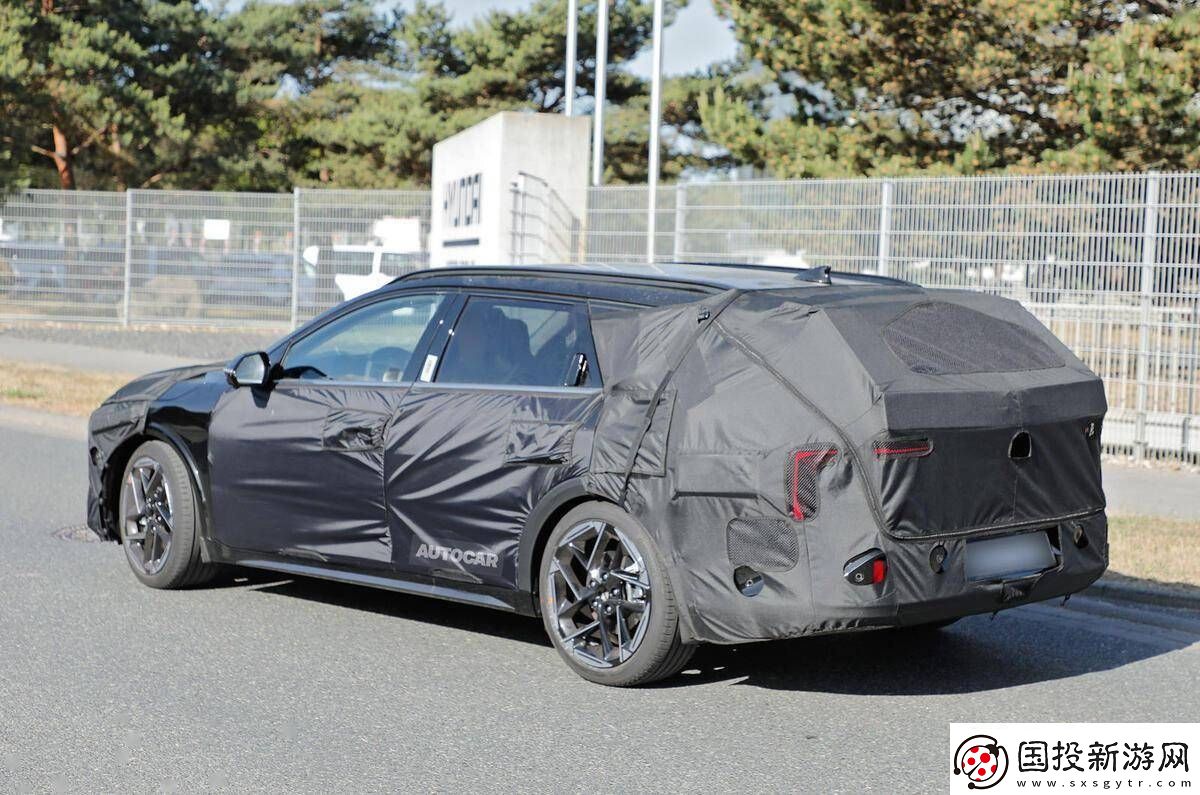 起亞K4旅行版原型車現(xiàn)身歐洲路測