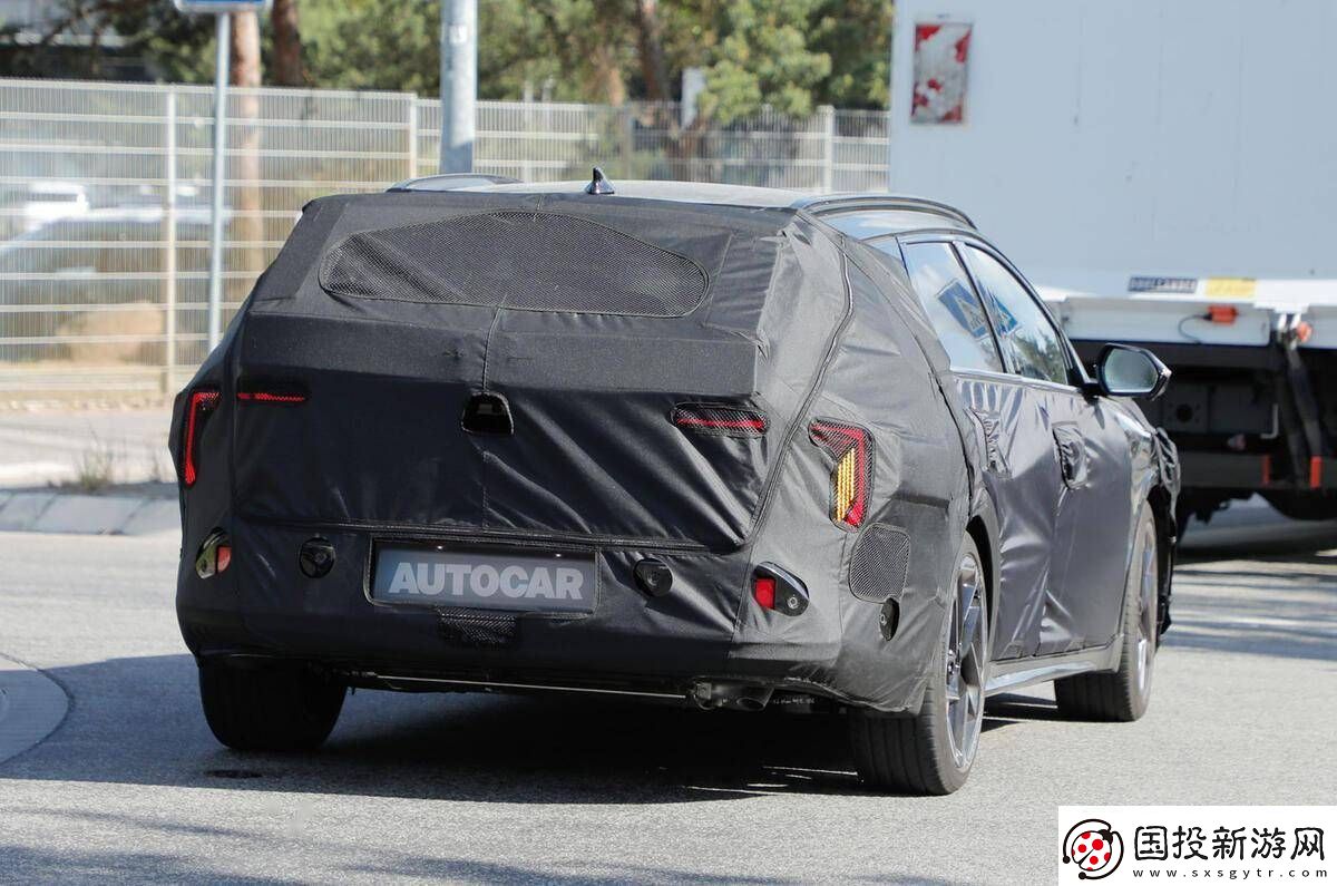 起亞K4旅行版原型車現(xiàn)身歐洲路測